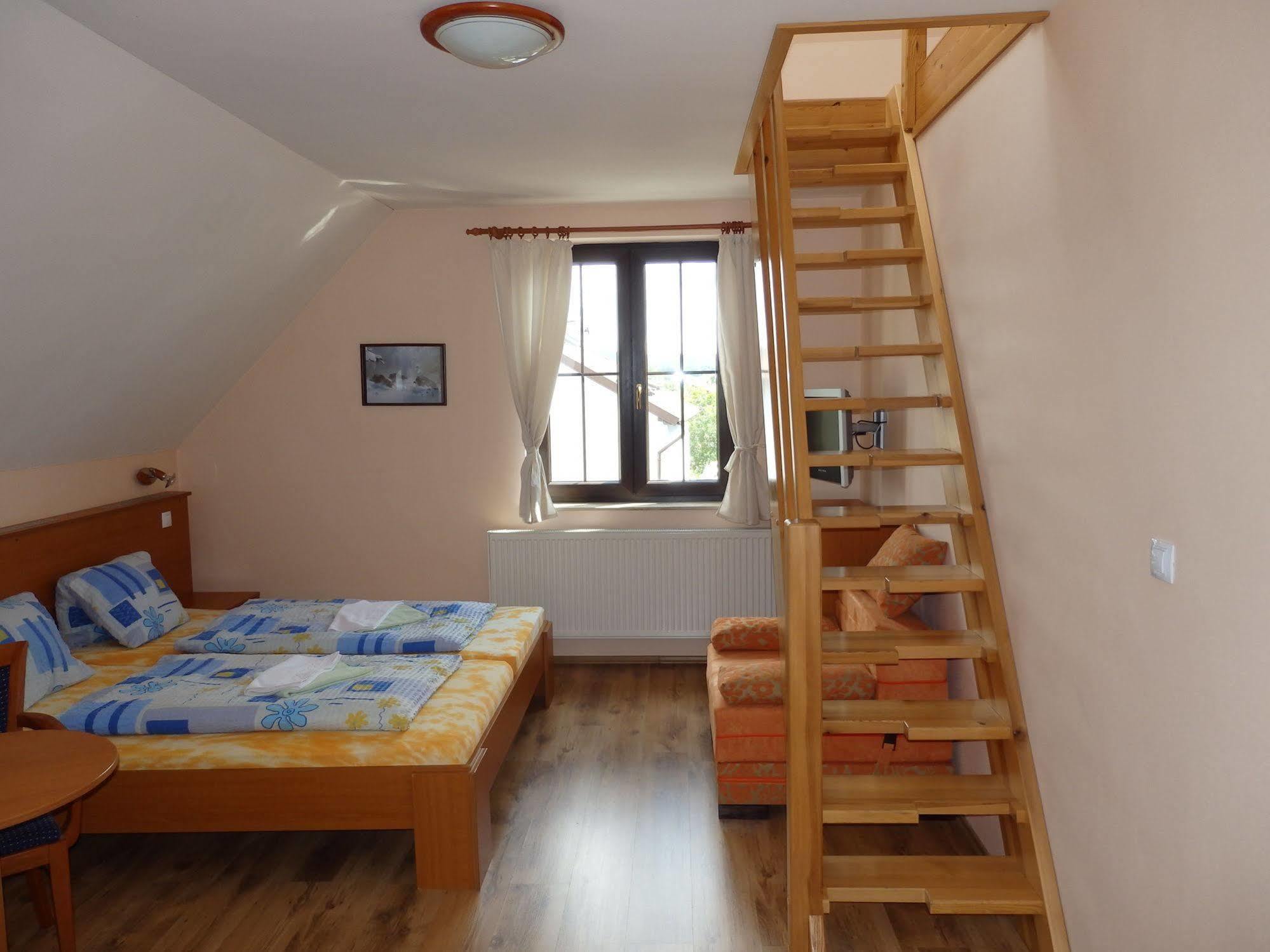 Pension Orbis Marianske Lazne Exterior photo
